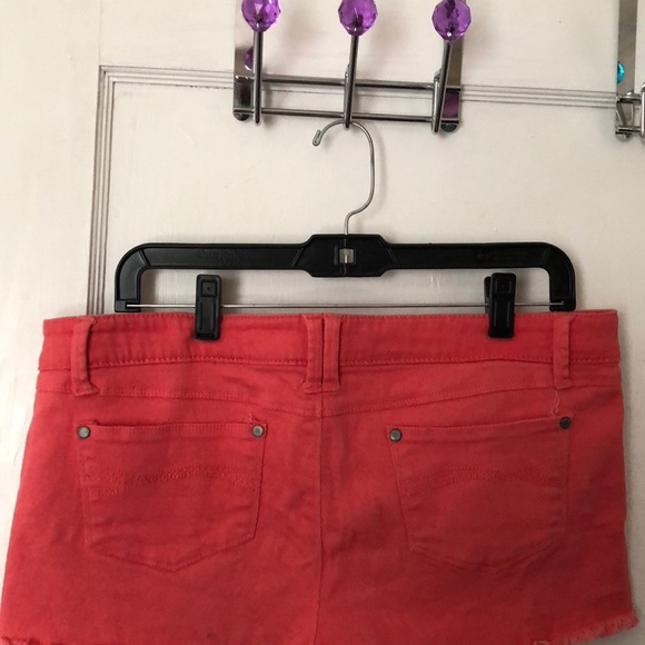 Shorts - Picture 3 of 3